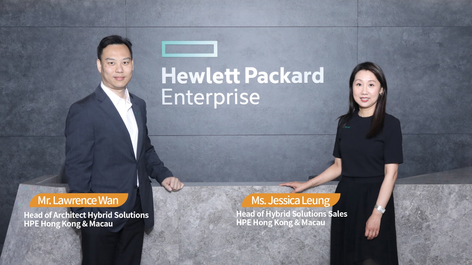 HPE Hong Kong & Macau, Head of Architect Hybrid Solutions, Mr. Lawrence Wan（左）及 HPE Hong Kong & Macau, Head of Hybrid Solutions Sales, Ms. Jessica Leung